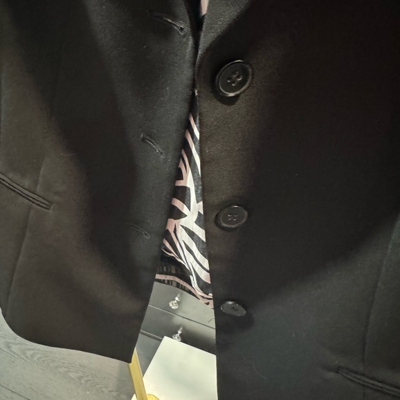 Collections for Le Suit Women’s 3pc Skirt Set Black & White Size 14P - Picture 11 of 16